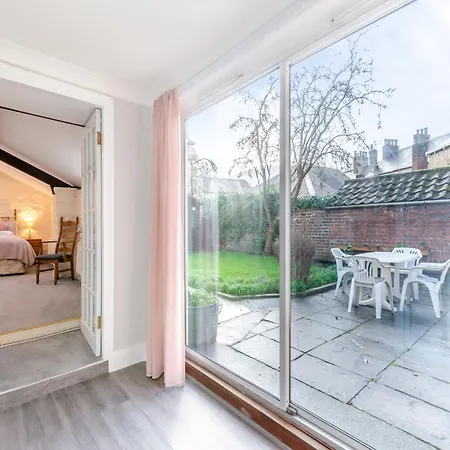 Bow Holiday home *